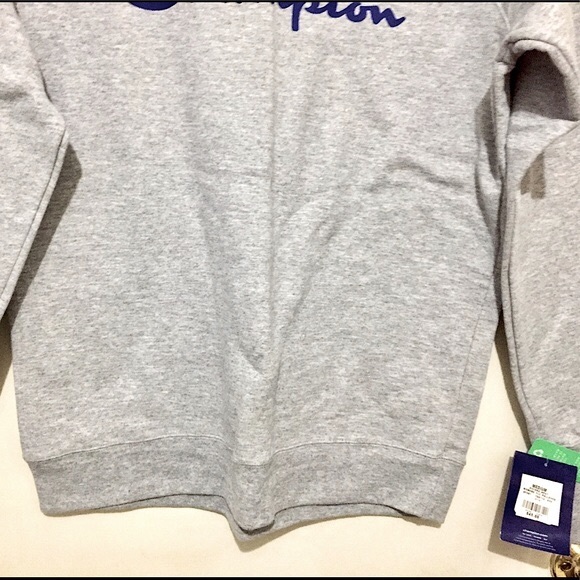 NWT Champion Soft Gray Sweatshirt (M) - Picture 3 of 6